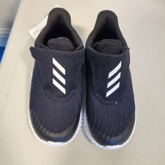 Adidas kids shoes. NWT.
