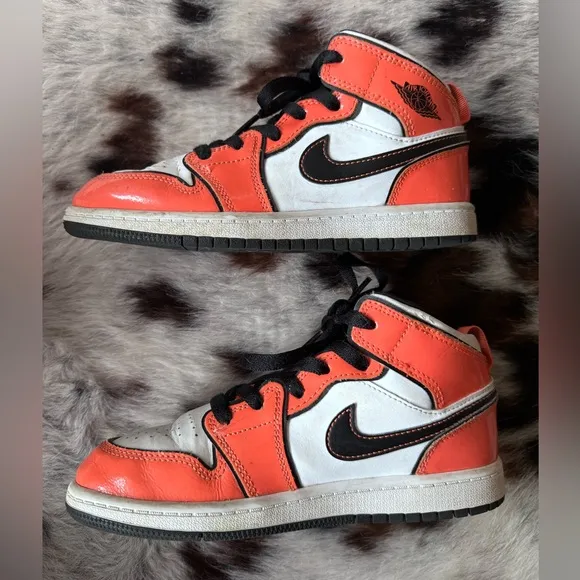 Air Jordan 1 Mid SE PS Turf Orange – Size 3Y