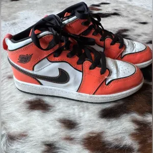 Air Jordan 1 Mid SE PS Turf Orange – Size 3Y