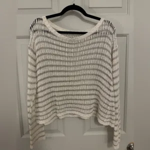 Alice   Olivia Designer Mesh Crew Neck Sweater size Large
