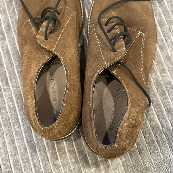 BANANA REPUBLIC DERBY SHOES. LEATHER UPPER.  SIZE 9M