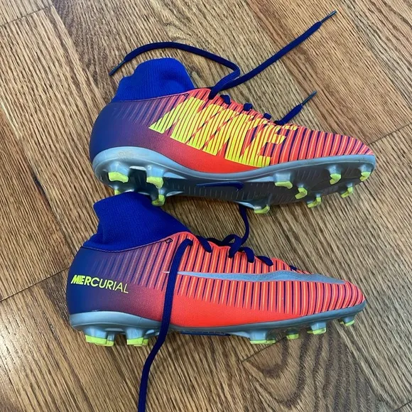 Boy’s Nike Mercurial Vapor Superfly 5 DF FG ACC Soccer Cleats. Size 2.5Y.