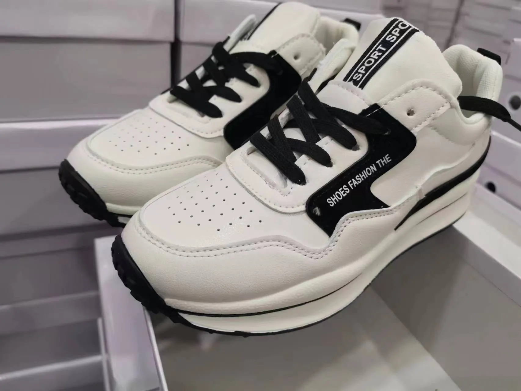 Breathable Women's Low Top Lace-Up Casual Shoes – casual shoes for women