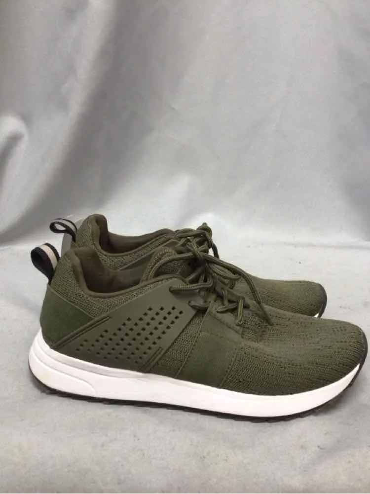 CHAMPION SIZE 6 1/2 Ladies SHOES