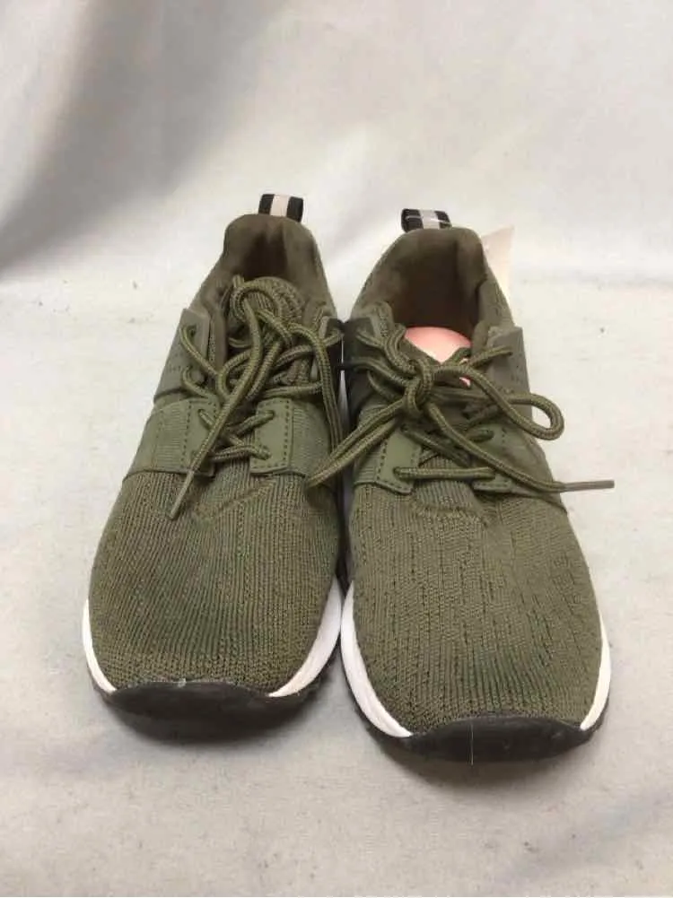 CHAMPION SIZE 6 1/2 Ladies SHOES