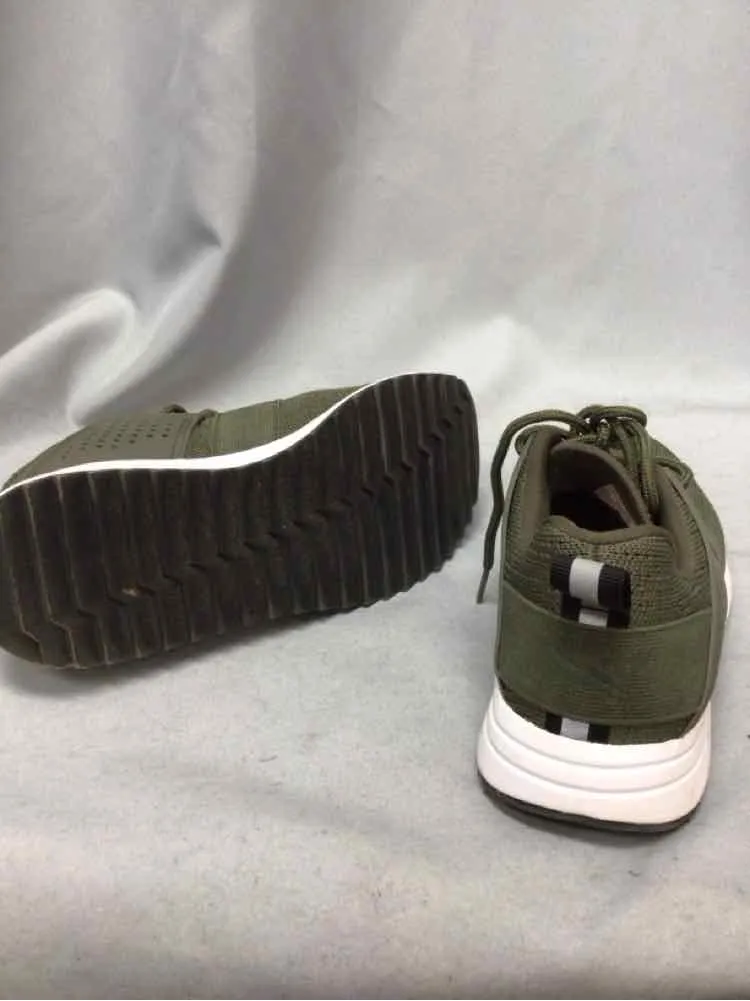 CHAMPION SIZE 6 1/2 Ladies SHOES