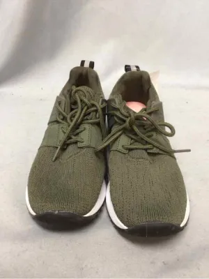 CHAMPION SIZE 6 1/2 Ladies SHOES