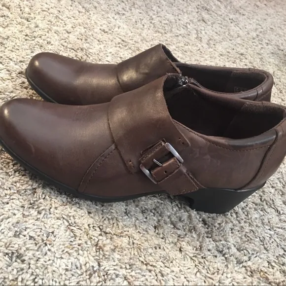Clark’s Collection Brown Leather Shoes NWT
