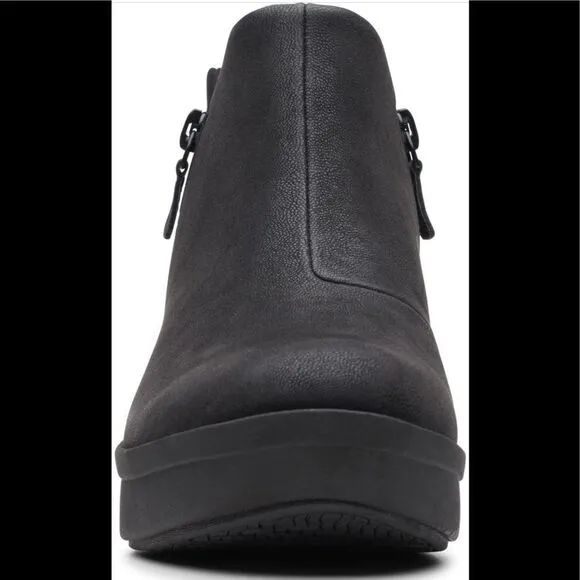 Clarks step rose up lightweight boot size 6 new in box