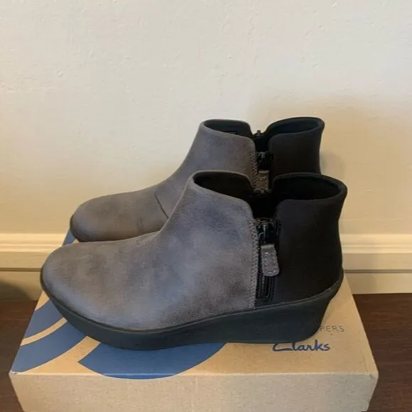 Clarks step rose up lightweight boot size 6 new in box