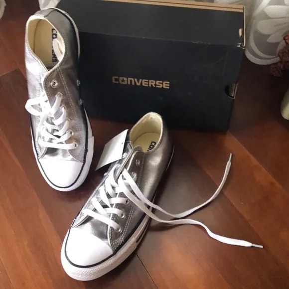 converse gunmetal silver tennis shoes 12