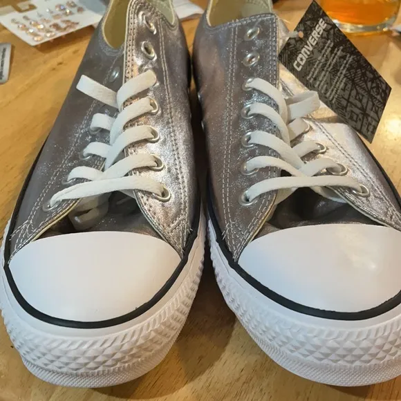 converse gunmetal silver tennis shoes 12