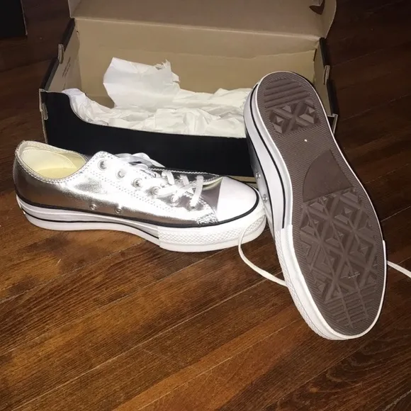 converse gunmetal silver tennis shoes 12