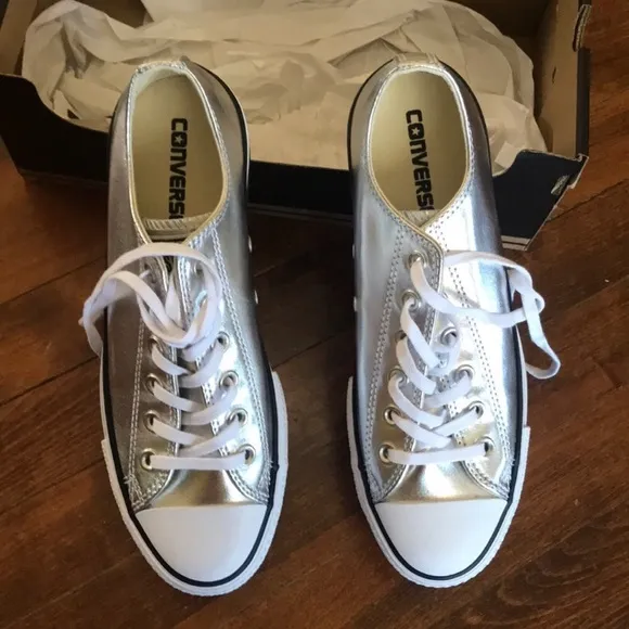 converse gunmetal silver tennis shoes 12
