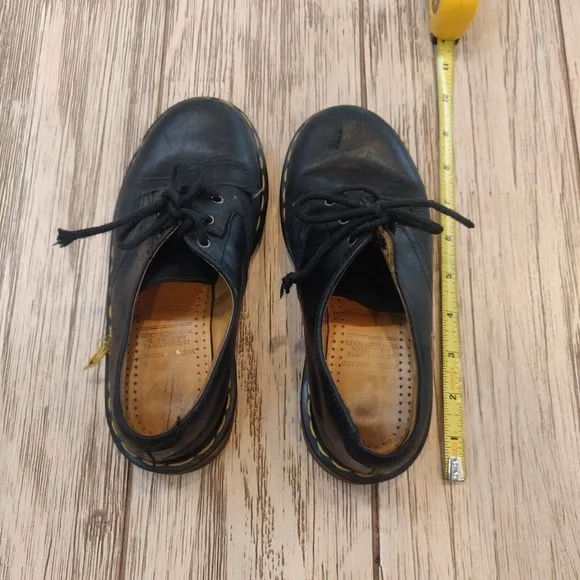 Dr. Martens Children Lace Up Shoes Black Leather Close Toe Air Cushion Size 6