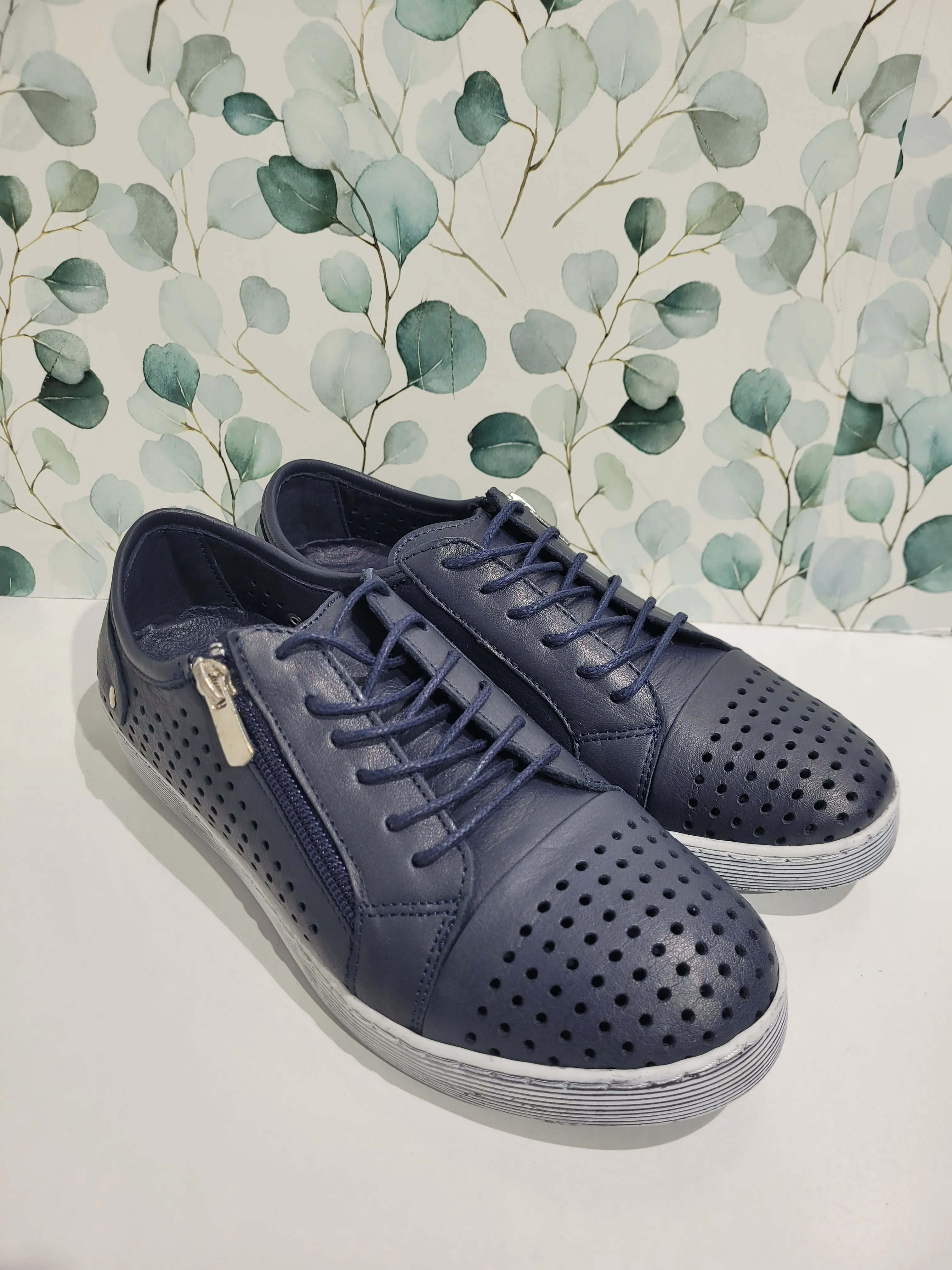 EG17 Navy by Cabello