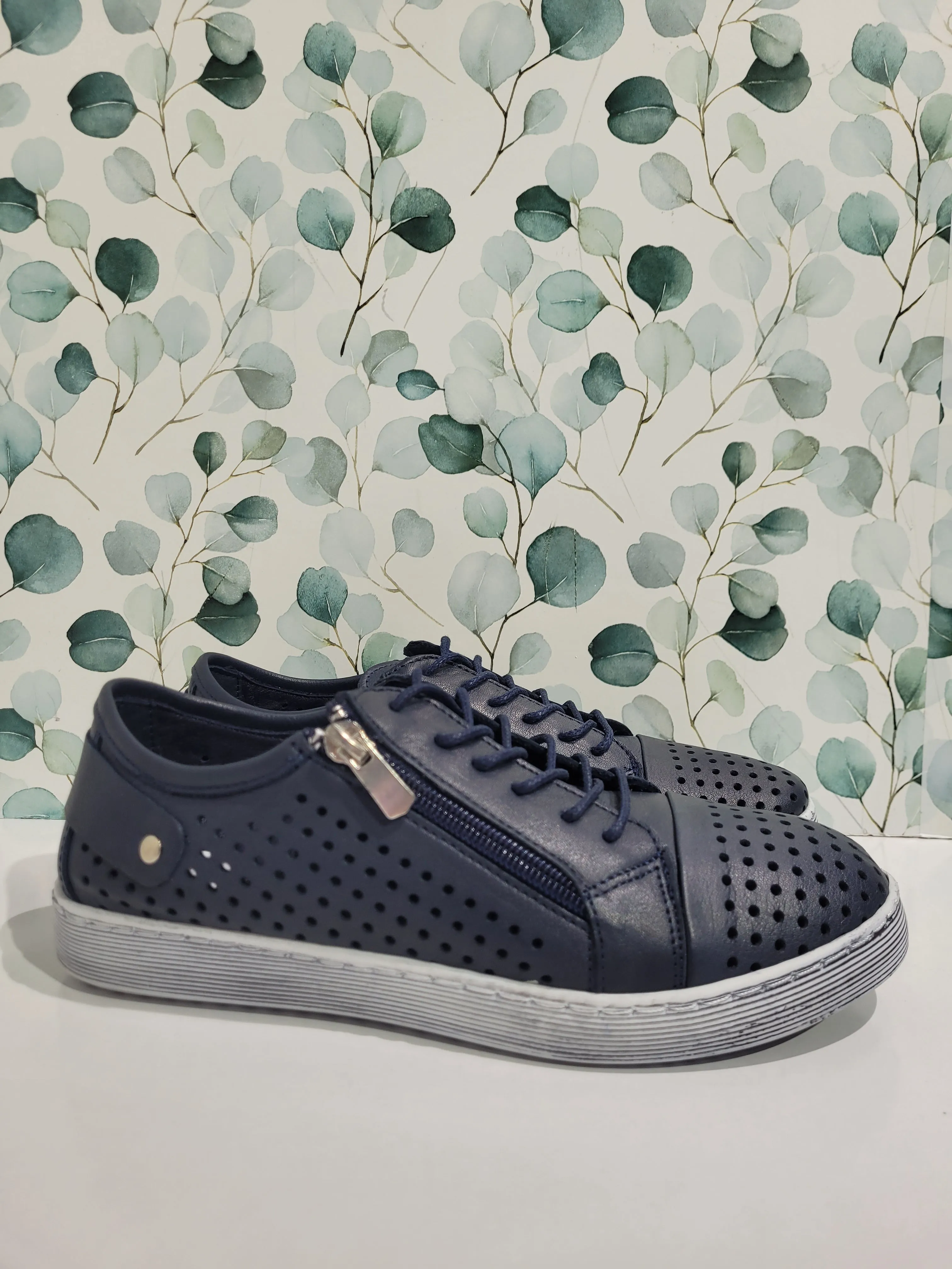 EG17 Navy by Cabello