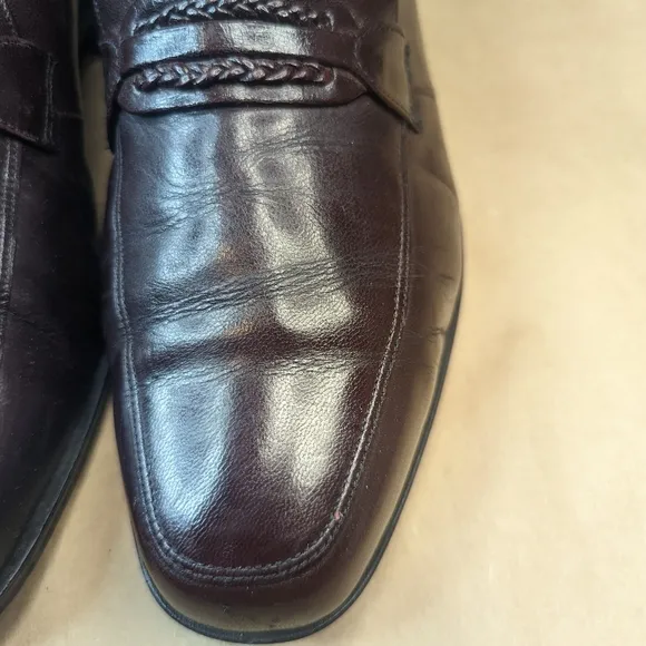 Florsheim Shoes men's size 11 EEE  dress loafer brown leather. Woven rope accent