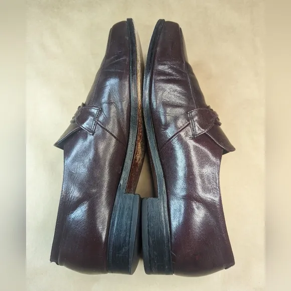Florsheim Shoes men's size 11 EEE  dress loafer brown leather. Woven rope accent