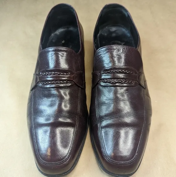 Florsheim Shoes men's size 11 EEE  dress loafer brown leather. Woven rope accent