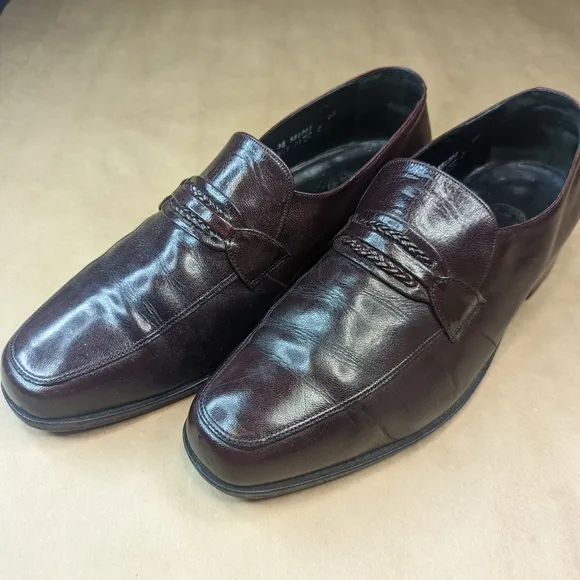 Florsheim Shoes men's size 11 EEE  dress loafer brown leather. Woven rope accent
