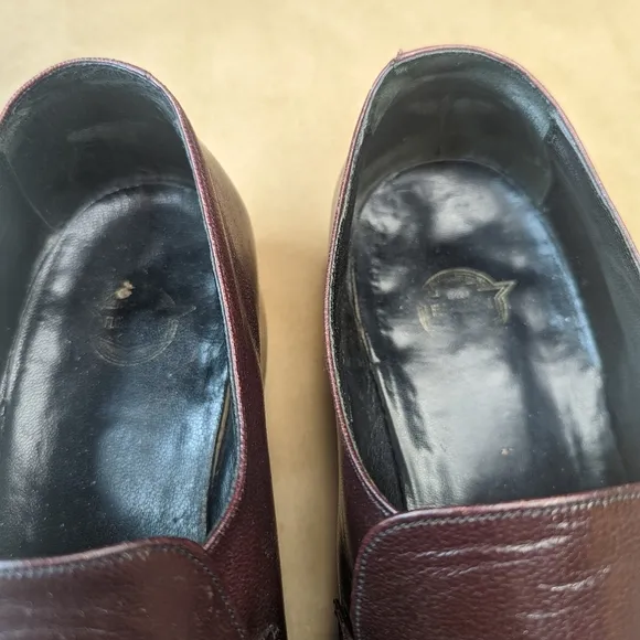 Florsheim Shoes men's size 11 EEE  dress loafer brown leather. Woven rope accent