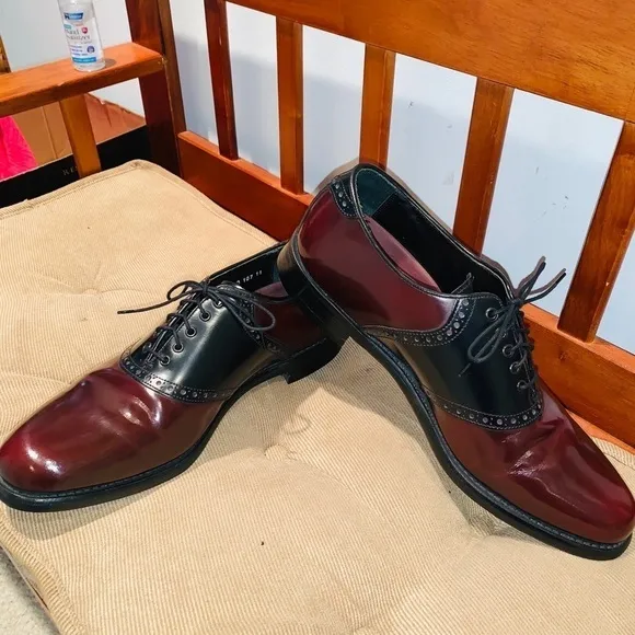 Florsheim Two Tone Plane Toe Oxfords.  L3