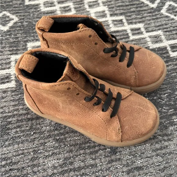 Freshly Picked boy brown leather pull on high tops shoes size 8