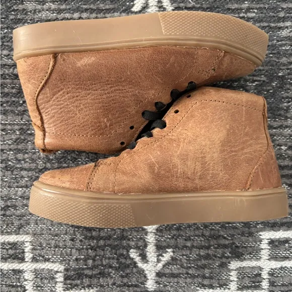 Freshly Picked boy brown leather pull on high tops shoes size 8