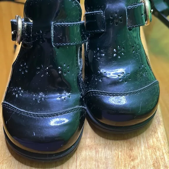 Hannah Andersson patent leather T bar shoes perforated flower gold buckle rare