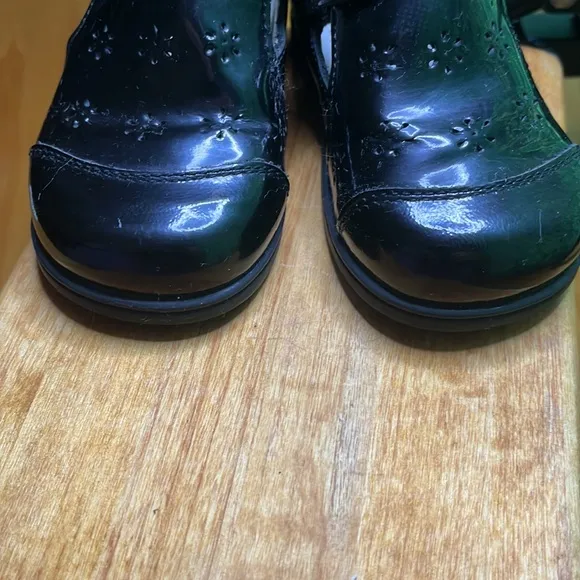 Hannah Andersson patent leather T bar shoes perforated flower gold buckle rare