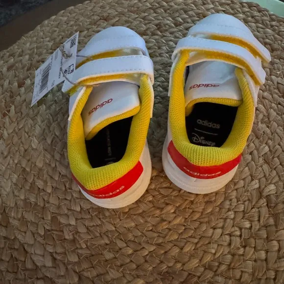 Kids size 7 Adidas grand court Mickey Mouse hook n loop Tennis shoes NWT