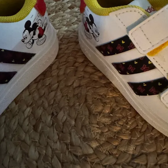 Kids size 7 Adidas grand court Mickey Mouse hook n loop Tennis shoes NWT