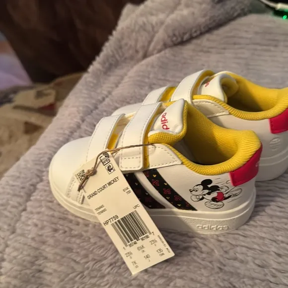 Kids size 7 Adidas grand court Mickey Mouse hook n loop Tennis shoes NWT