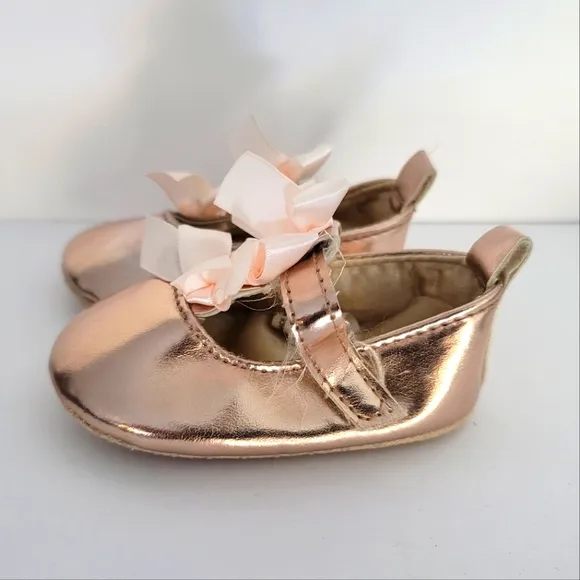 Lot of gorgeous baby girls infant dress shoes Crib shoes tennis shoes