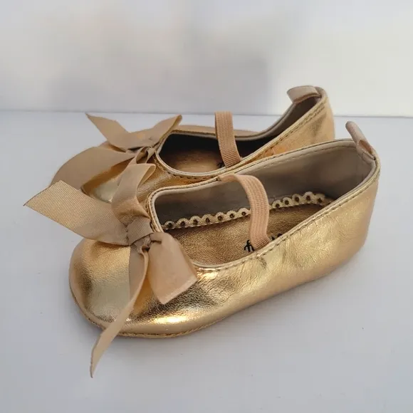 Lot of gorgeous baby girls infant dress shoes Crib shoes tennis shoes