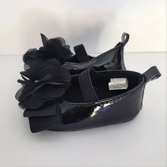 Lot of gorgeous baby girls infant dress shoes Crib shoes tennis shoes