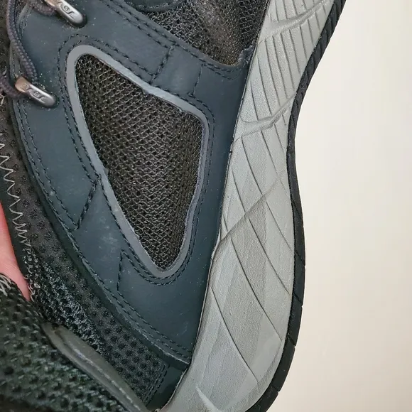 Mens Teva Comfort Slip-On Hiking Shoes Size 13