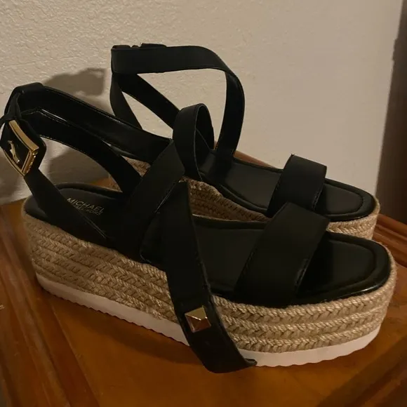 Michael Michael‎ Kors wedge sandals in leather size 8