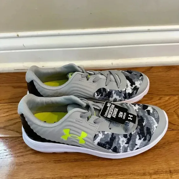 New boys Under Armour Kid's Grade School Outhustle Shoes camo Size 3Retail $75