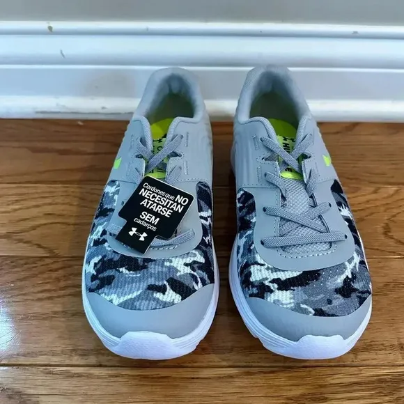 New boys Under Armour Kid's Grade School Outhustle Shoes camo Size 3Retail $75