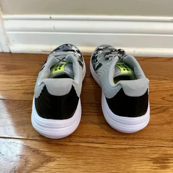 New boys Under Armour Kid's Grade School Outhustle Shoes camo Size 3Retail $75