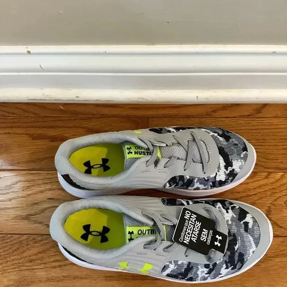 New boys Under Armour Kid's Grade School Outhustle Shoes camo Size 3Retail $75