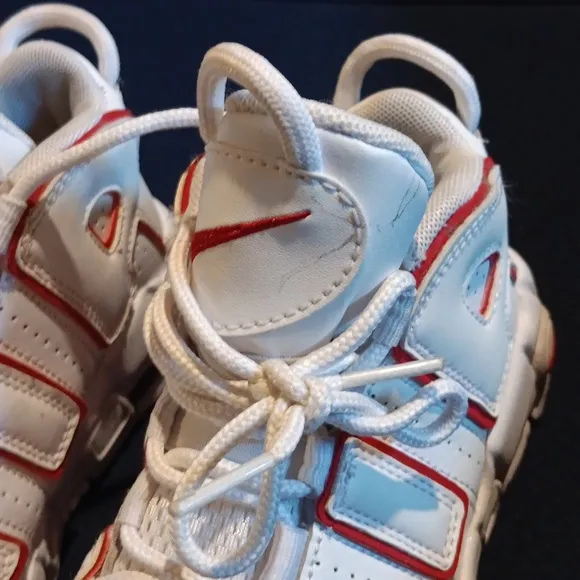 Nike Air more Uptemo(Pippen) sz 1 youth kids. White varsity red