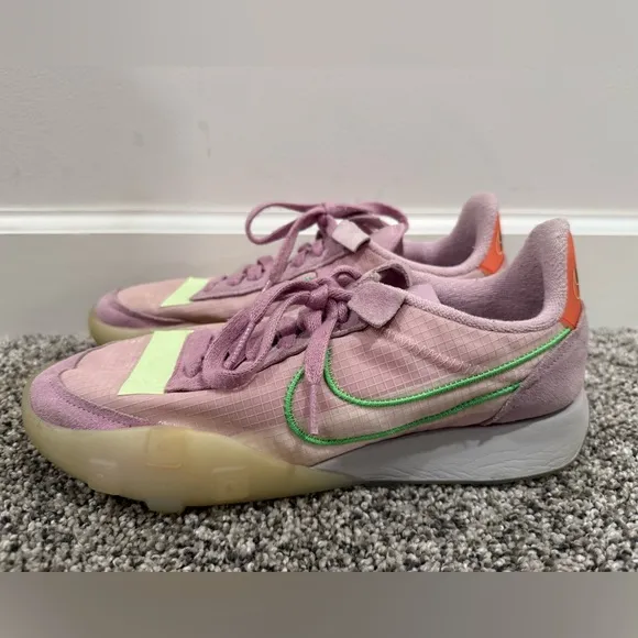 Nike is women's waffle racer 2X in arctic pink, size 10