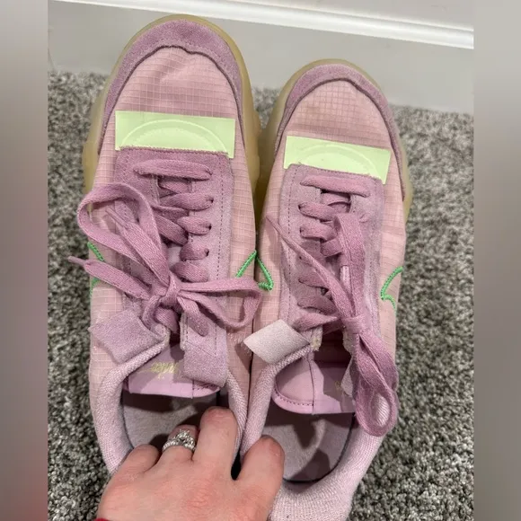 Nike is women's waffle racer 2X in arctic pink, size 10