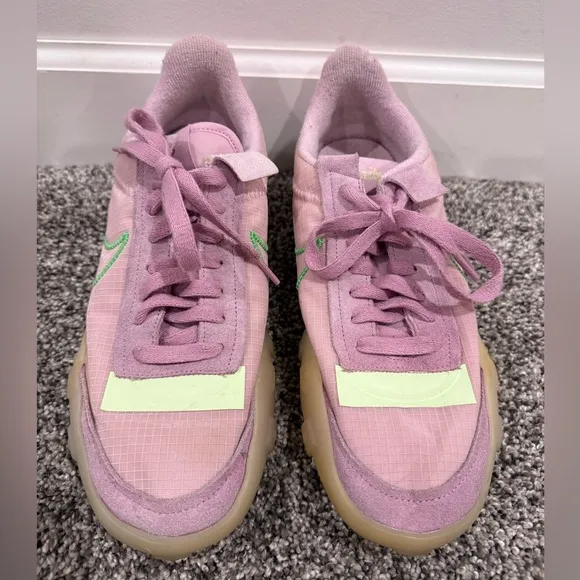 Nike is women's waffle racer 2X in arctic pink, size 10
