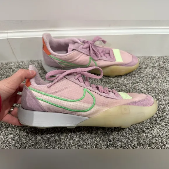 Nike is women's waffle racer 2X in arctic pink, size 10