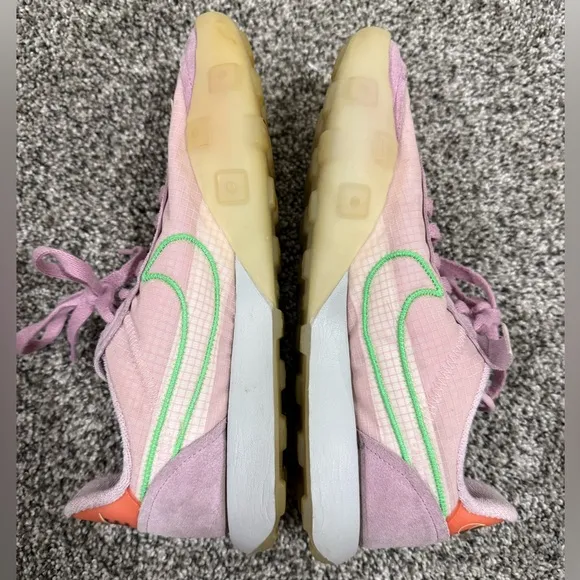 Nike is women's waffle racer 2X in arctic pink, size 10