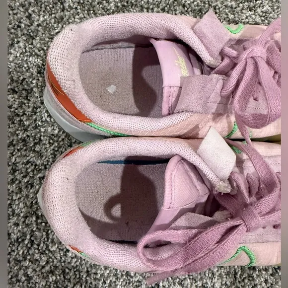 Nike is women's waffle racer 2X in arctic pink, size 10